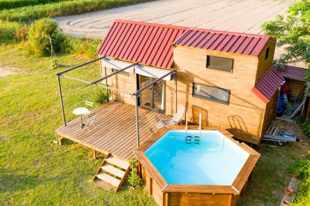séjour insolite et écologique dans une Tiny house Aigues-Mortes Esterno foto