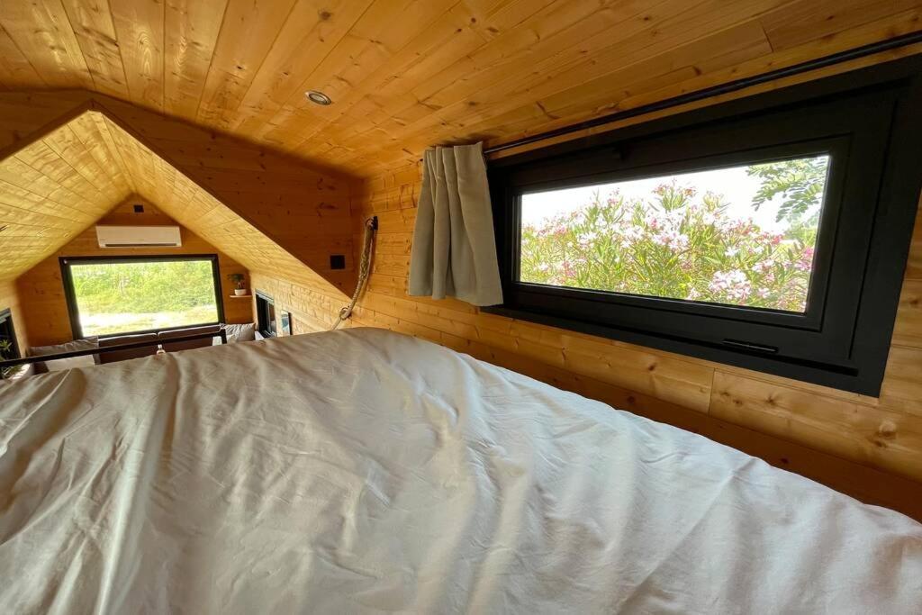 séjour insolite et écologique dans une Tiny house Aigues-Mortes Esterno foto