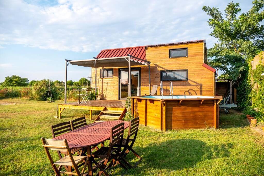 séjour insolite et écologique dans une Tiny house Aigues-Mortes Esterno foto