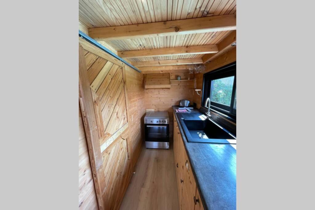 séjour insolite et écologique dans une Tiny house Aigues-Mortes Esterno foto