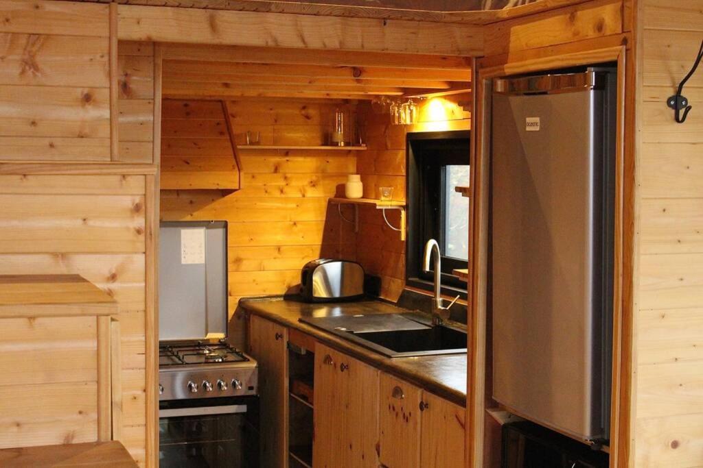 séjour insolite et écologique dans une Tiny house Aigues-Mortes Esterno foto