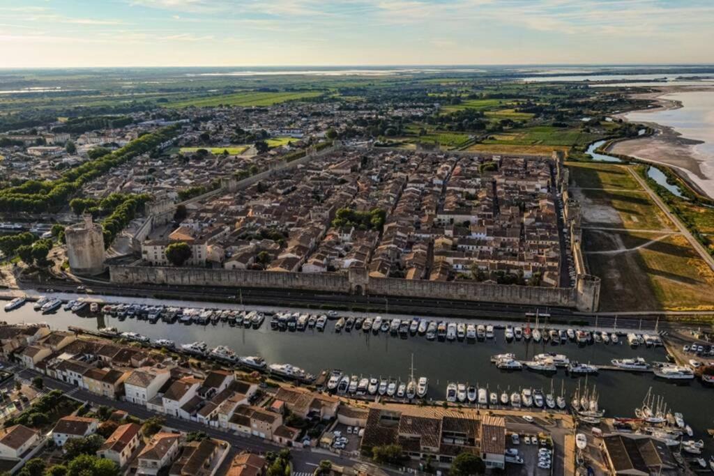 séjour insolite et écologique dans une Tiny house Aigues-Mortes Esterno foto