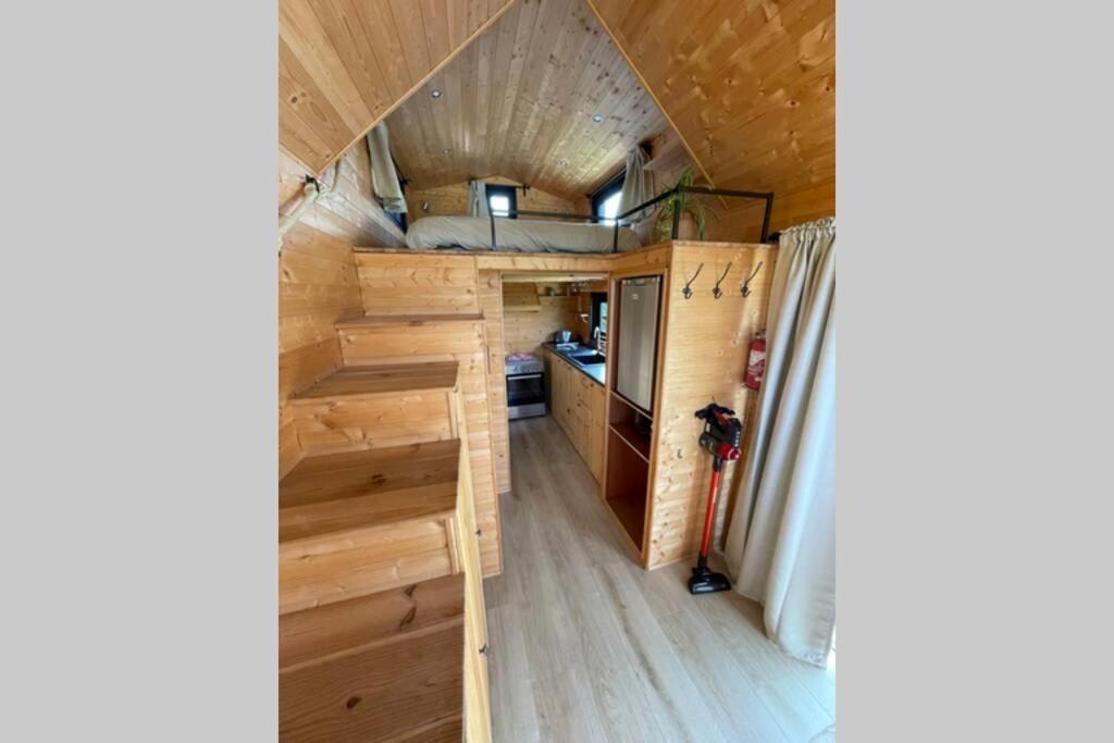 séjour insolite et écologique dans une Tiny house Aigues-Mortes Esterno foto